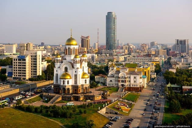 Путешествие по Екатеринбургу с посещением границы Европы и Азии.