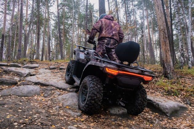 Квадротур от озера Песчаное к скалам  «‎Чёртово городище»