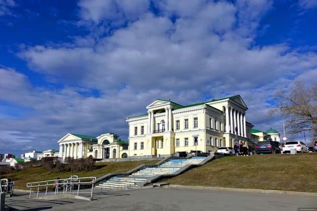 Пешеходная экскурсия по Екатеринбургу: 300 лет истории и современности 