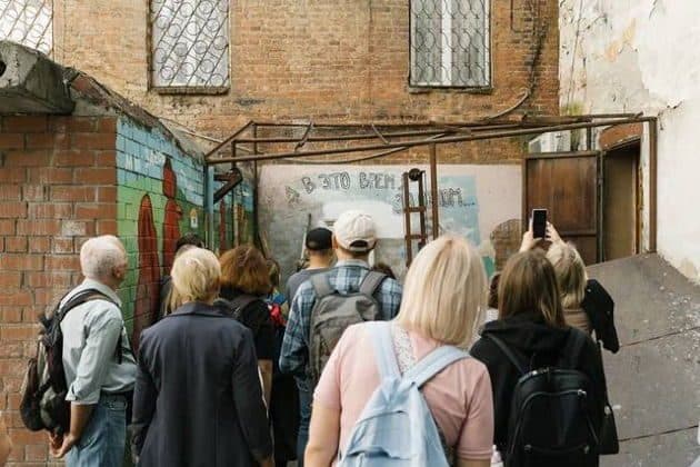 Легенды Екатеринбурга: панк-рок-скоморох Букашкин, первое уличное искусство