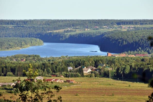 Белые скалы и главная река Среднего Урала