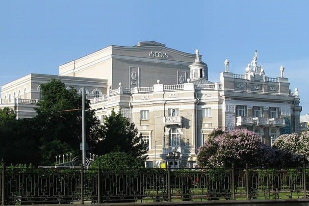На автомобиле по ТОП-местам Екатеринбурга, Свердловска и Ёбурга