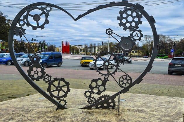Прогулки по Уралмашу: Площадь Первой Пятилетки и Бульвар Культуры