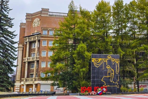 Прогулки по Уралмашу: Площадь Первой Пятилетки и Бульвар Культуры