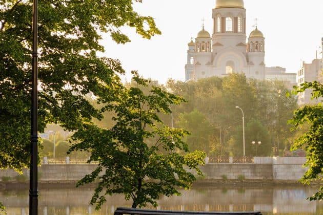 Екатеринбург в лучах утреннего солнца